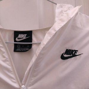 nike white/black cropped windbreaker